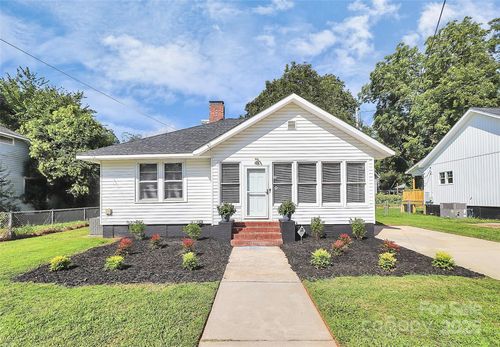 215 S King St, Gastonia, NC, 28052-3838 | Card Image