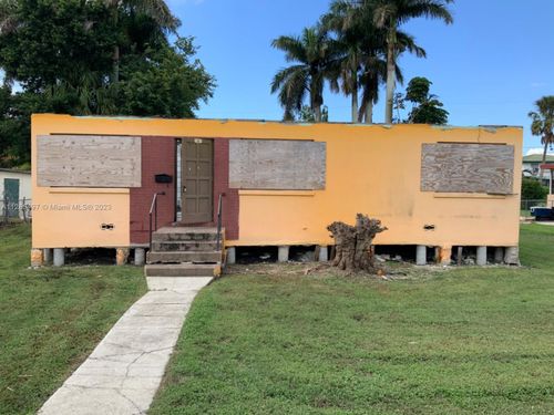 141 N Greenstar Ave, Pahokee, FL, 33476-1421 | Card Image