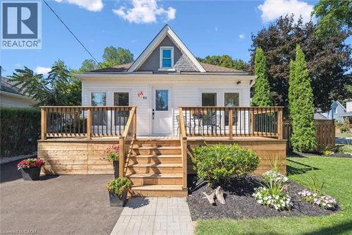 64 Pollock Ave, Cambridge, ON, N1R2B1 | Card Image