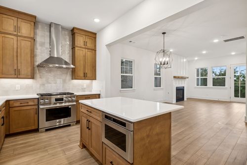 207 Daydreamer Ln, Nashville, TN, 37206-3142 | Card Image