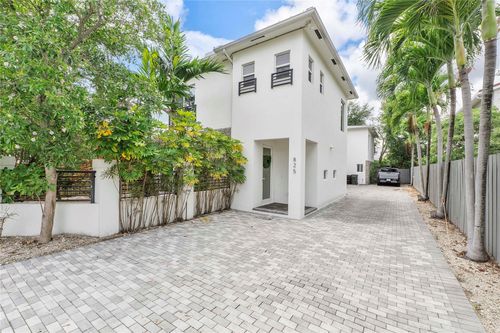 825 Ne 17th Way, Fort Lauderdale, FL, 33304-4472 | Card Image