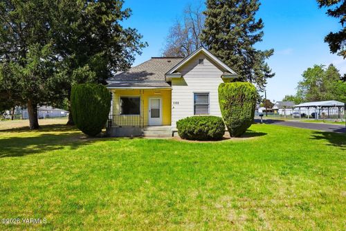 1102 S Fair Ave, Yakima, WA, 98901 | Card Image