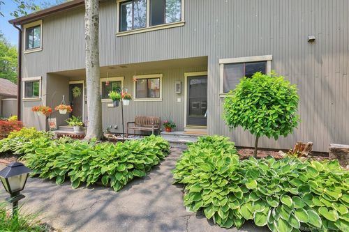 2-2 Edgehill Ct, Woodbury, CT, 06798-3226 | Card Image