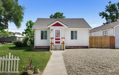 18 E Montana Ave, Homedale, ID, 83628-3256 | Card Image