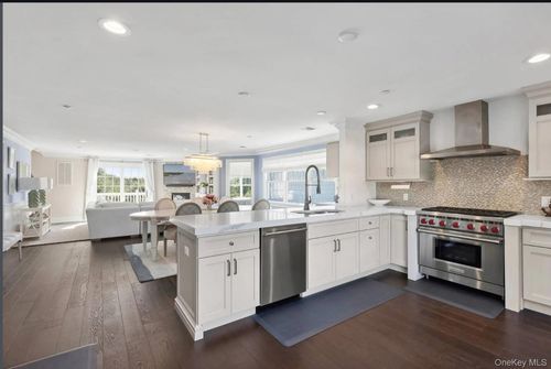 34-34 Village Green Dr, Southampton, NY, 11968-3250 | Card Image