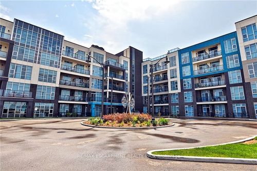 117-10 Concord Pl, Grimsby, ON, L3M0G6 | Card Image