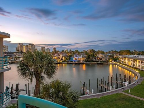 2-241-305 Park Shore Dr, NAPLES, FL, 34103-2612 | Card Image