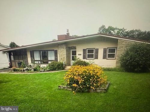 11 Magnolia Dr, LOCK HAVEN, PA, 17745-1617 | Card Image