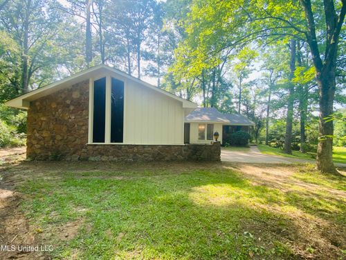763 S Springlake Cir, Terry, MS, 39170-9726 | Card Image