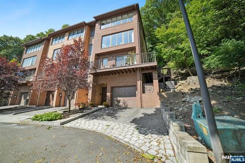 25 Yorkview Dr, Edgewater, NJ, 07020-1554 | Card Image