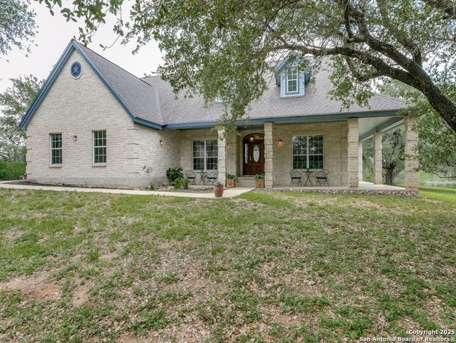 6840 S Loop 1604 W, House other with 3 bedrooms, 3 bathrooms and null parking in Von Ormy TX | Image 6