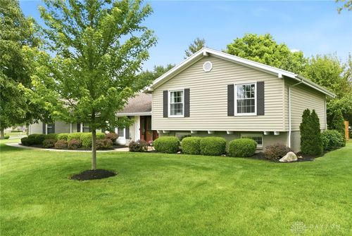 8916 Paragon Rd, Centerville, OH, 45458-3311 | Card Image