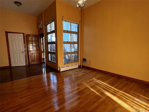 516 Woodward Ave, Ridgewood, NY, 11385-1673 | Card Image