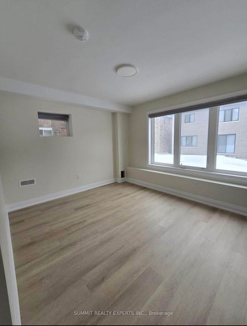 2088 Chris Mason St, Oshawa, ON, L1H | Card Image