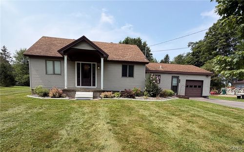 682 W River Rd, Oswego, NY, 13126-4149 | Card Image