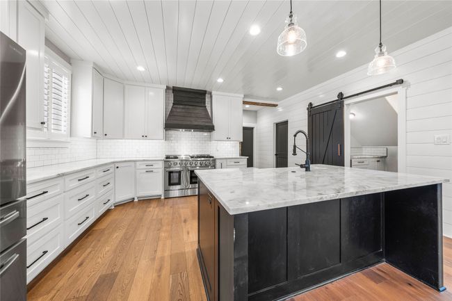 8300 Spicewood Springs Rd, House other with 4 bedrooms, 4 bathrooms and null parking in China Spring TX | Image 6