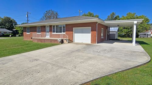 1041 Shawnee Dr, Williamsburg, KY, 40769-2710 | Card Image