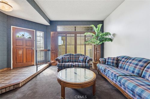 1003-7100 Balboa Blvd, Lake Balboa, CA, 91406-3637 | Card Image