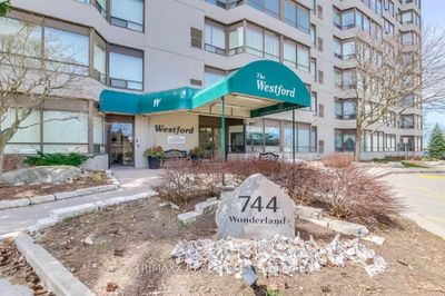 804 - 744 Wonderland Rd S, Condo with 2 bedrooms, 2 bathrooms and 1 parking in London ON | Image 3