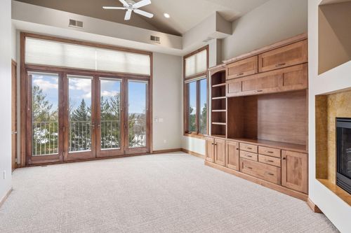360-555 Oak Ridge Pl, Hopkins, MN, 55305-4846 | Card Image
