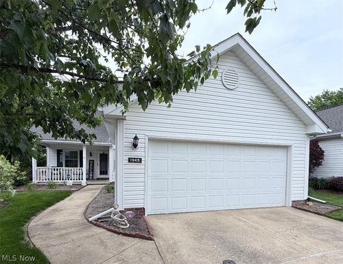 1945 Deerhaven Ln, Broadview Heights, OH, 44147-3612 | Card Image