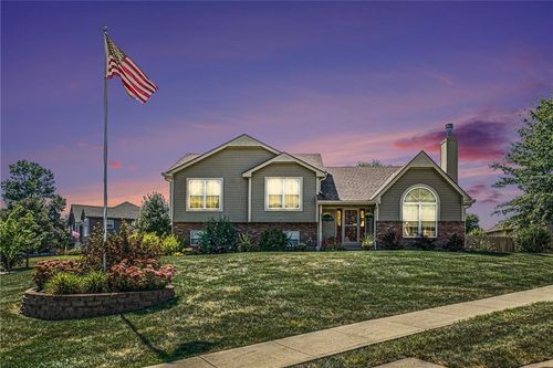 220 Woodhaven Dr, Smithville, MO, 64089-9637 | Card Image