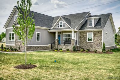 Craftsman-style house featuring a front yard | Image 1