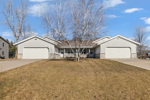 6814 Diane Dr, West Bend, WI, 53090-7806 | Card Image
