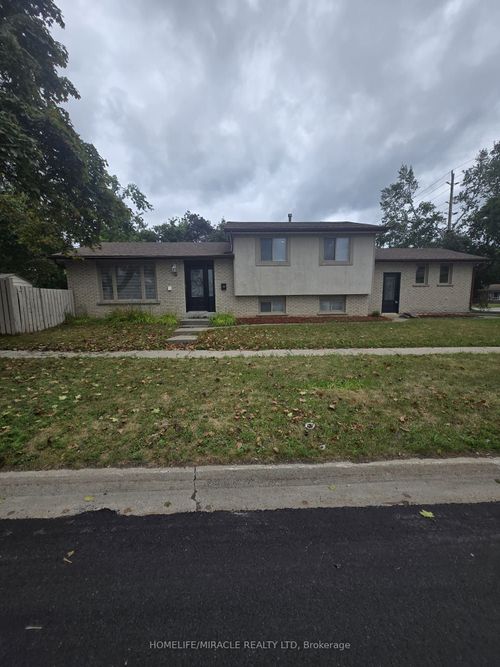 3 Sylvia St, Barrie, ON, L4M5J3 | Card Image