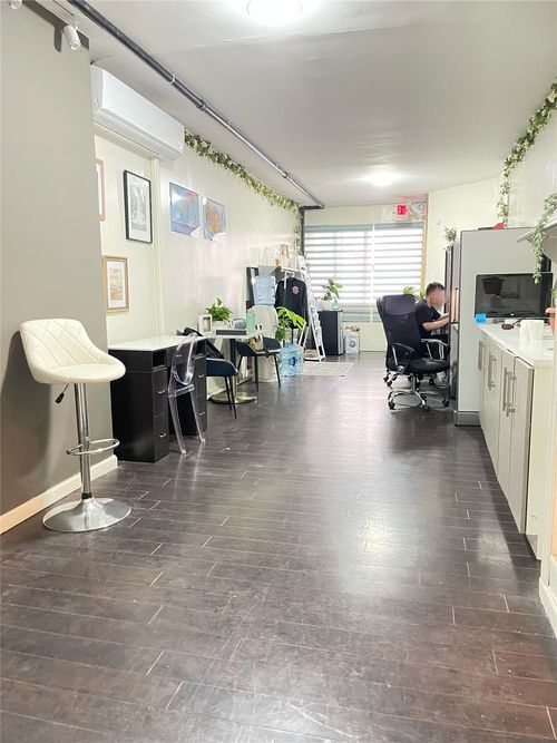 1st-35 Farrington St, Flushing, NY, 11354-2827 | Card Image