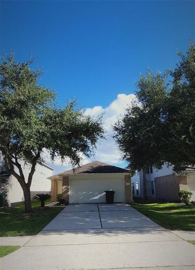 13710 Rural Oak Street, House other with 3 bedrooms, 2 bathrooms and null parking in Houston TX | Image 1