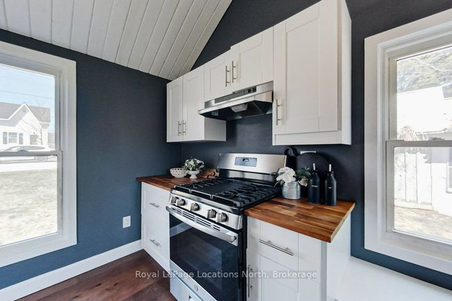 35 Caroline St E, House other with 2 bedrooms, 2 bathrooms and 3 parking in Creemore ON | Image 14