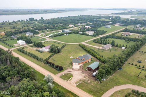 870 36th Ave Nw, Coleharbor, ND, 58531-9410 | Card Image