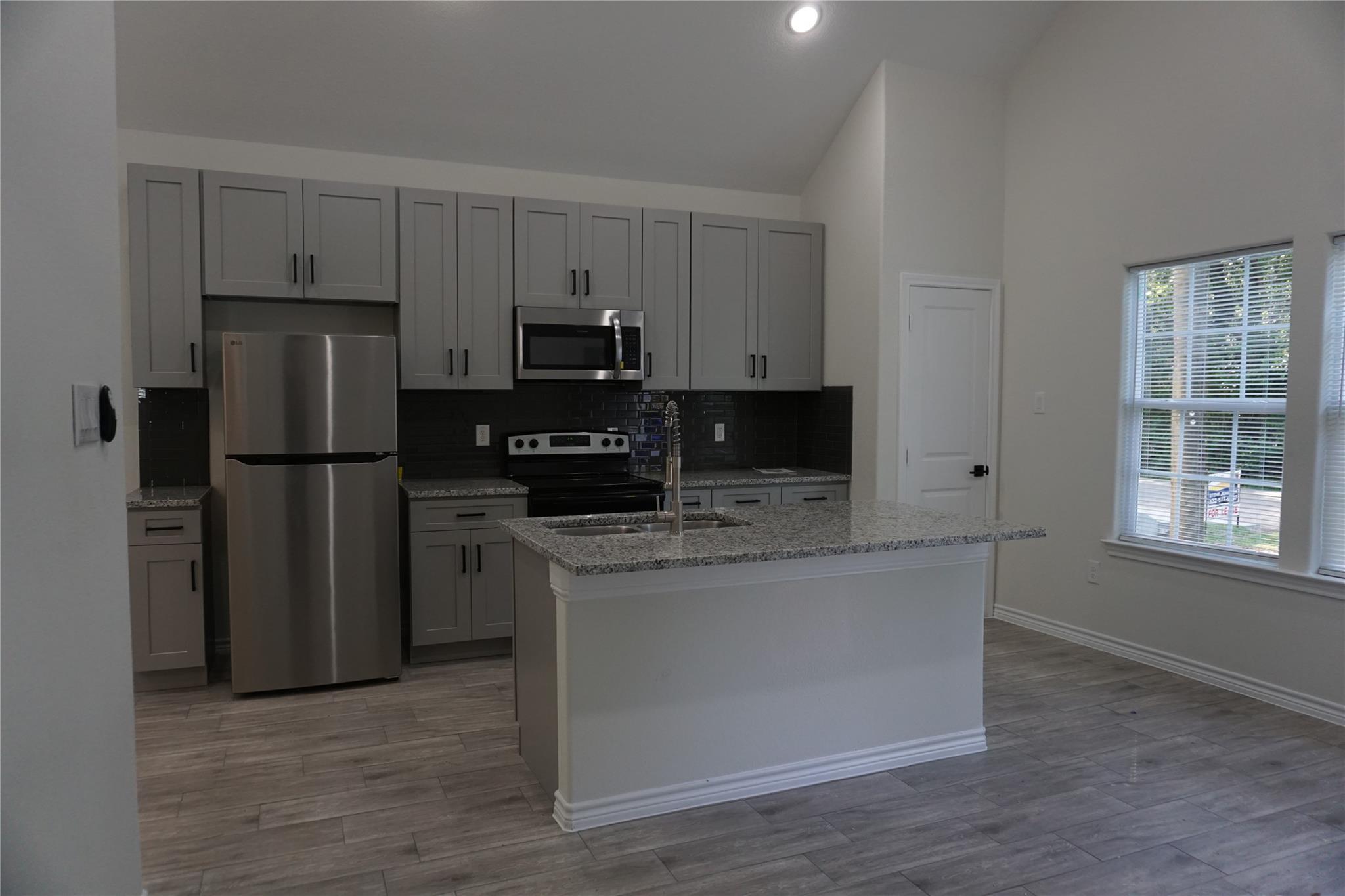 Residential Lease in Willis 4