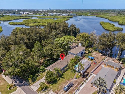 521 Midway Ln, Tarpon Springs, FL, 34689-4043 | Card Image