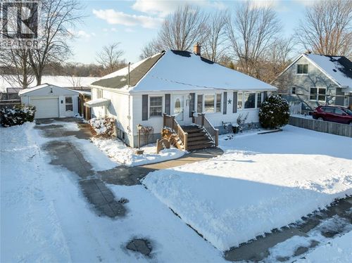 547 Superior St, Sarnia, ON, N7T7E7 | Card Image