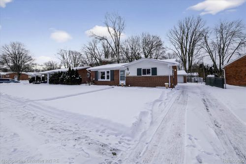 22216 N Brandon St, Farmington Hills, MI, 48336-3828 | Card Image