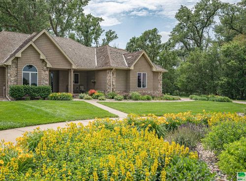 1004 Wynstone Dr, Jefferson, SD, 57038-6887 | Card Image