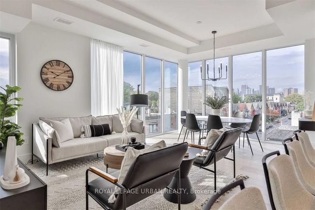 402 - 495 Logan Ave, Condo with 3 bedrooms, 2 bathrooms and null parking in Toronto ON | Image 4
