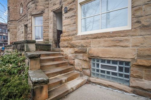 4154 2nd Ave, Detroit, MI, 48201-1704 | Card Image