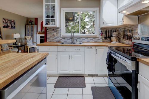 128 Pineland Pl Ne, Calgary, AB, T1Y3K2 | Card Image