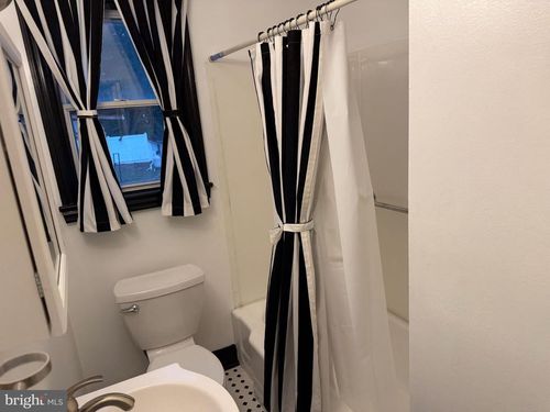 2-412 Center Ave, RUNNEMEDE, NJ, 08078-1536 | Card Image