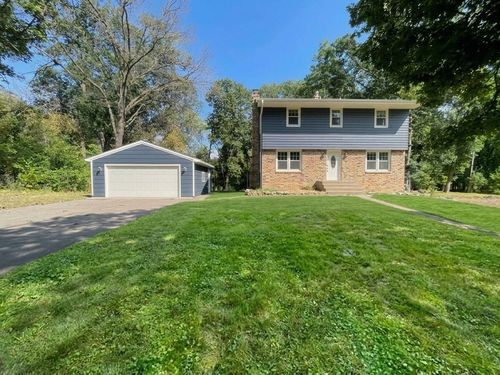928 Griffin Ave, Mahtomedi, MN, 55115-1709 | Card Image