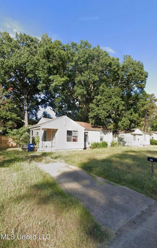 3801 Sherwood Dr, Natchez, MS, 39120-4850 | Card Image