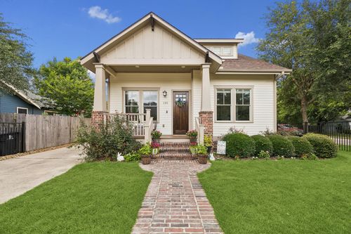 135 E 23rd St, Houston, TX, 77008-2513 | Card Image