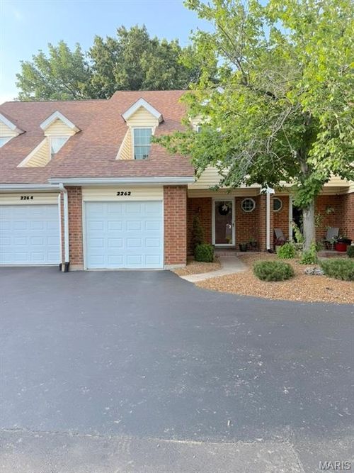 2262 Riverwood Trails Dr, Florissant, MO, 63031-8559 | Card Image