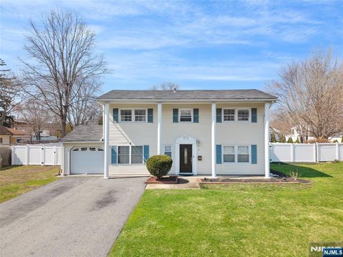 8 Curtis Dr, Lincoln Park, NJ, 07035-1307 | Card Image