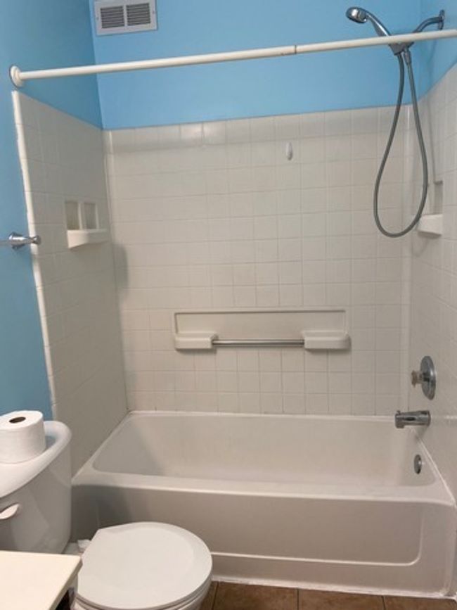 59 - 59 Treehouse Ln, Townhouse with 3 bedrooms, 2 bathrooms and 4 parking in Round Lake IL | Image 14