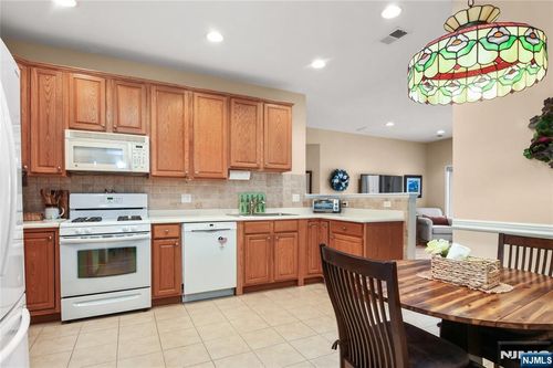 10108 Warrens Way, Wanaque, NJ, 07465-1640 | Card Image