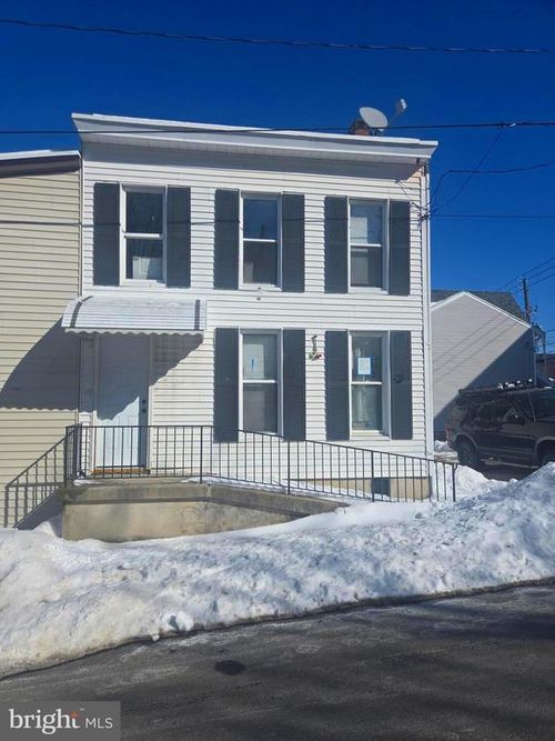 118 S 3rd St, POTTSVILLE, PA, 17901-3034 | Card Image